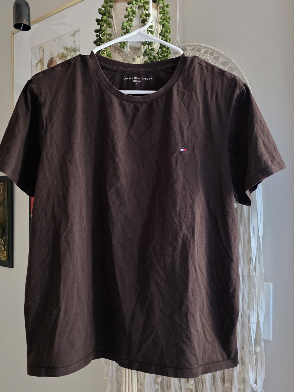 Tommy Hilfiger Men's Brown Crewneck T-Shirt - Medium